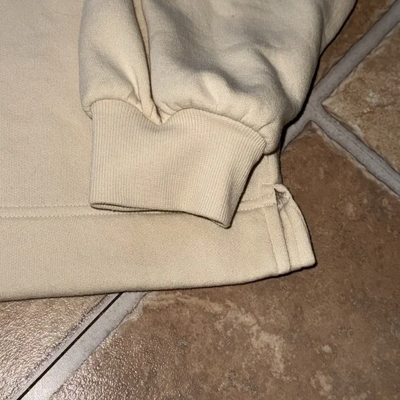 OLD NAVY KIDS/GIRLS LRG 10/12 Cream Sweatshirt with Red Heart Long Sleeve - Picture 4 of 10